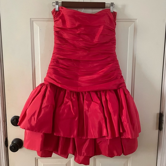 Vintage 80’s Tadashi Party/Formal Red Ruched and Layered Tiered Dress | Size 10 - Picture 4 of 11